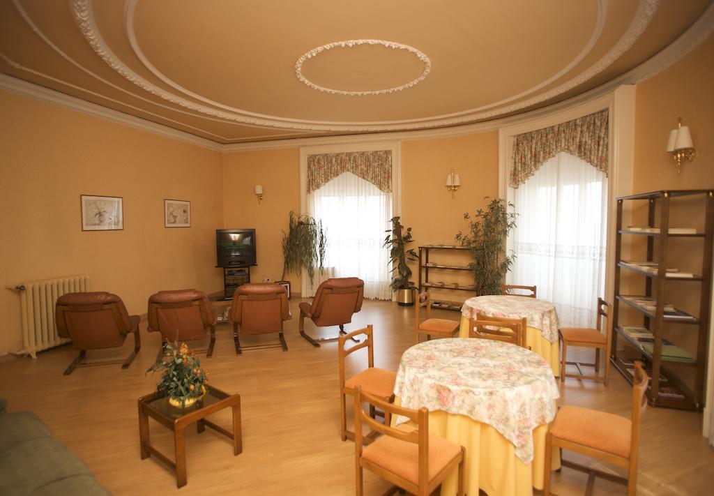 Hostal Andorra 马德里 外观 照片