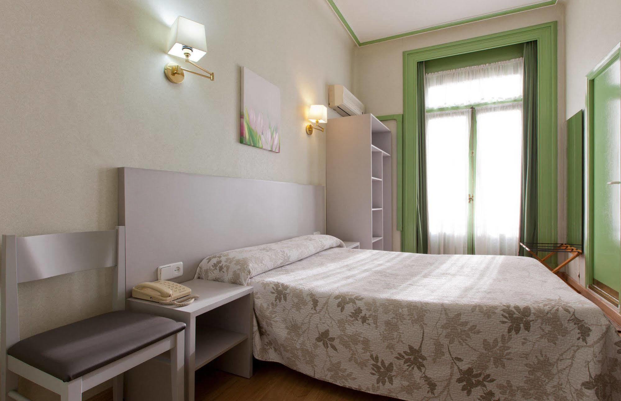 Hostal Andorra 马德里 外观 照片